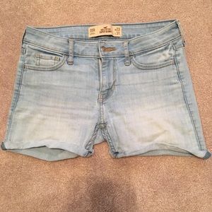 hollister light wash denim shorts